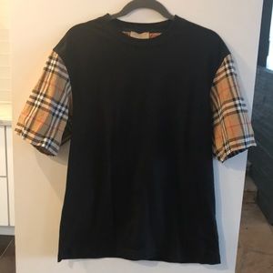 Burberry t shirt size M